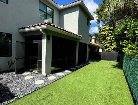 residential-artificial-grass-maintenance-palm-beach