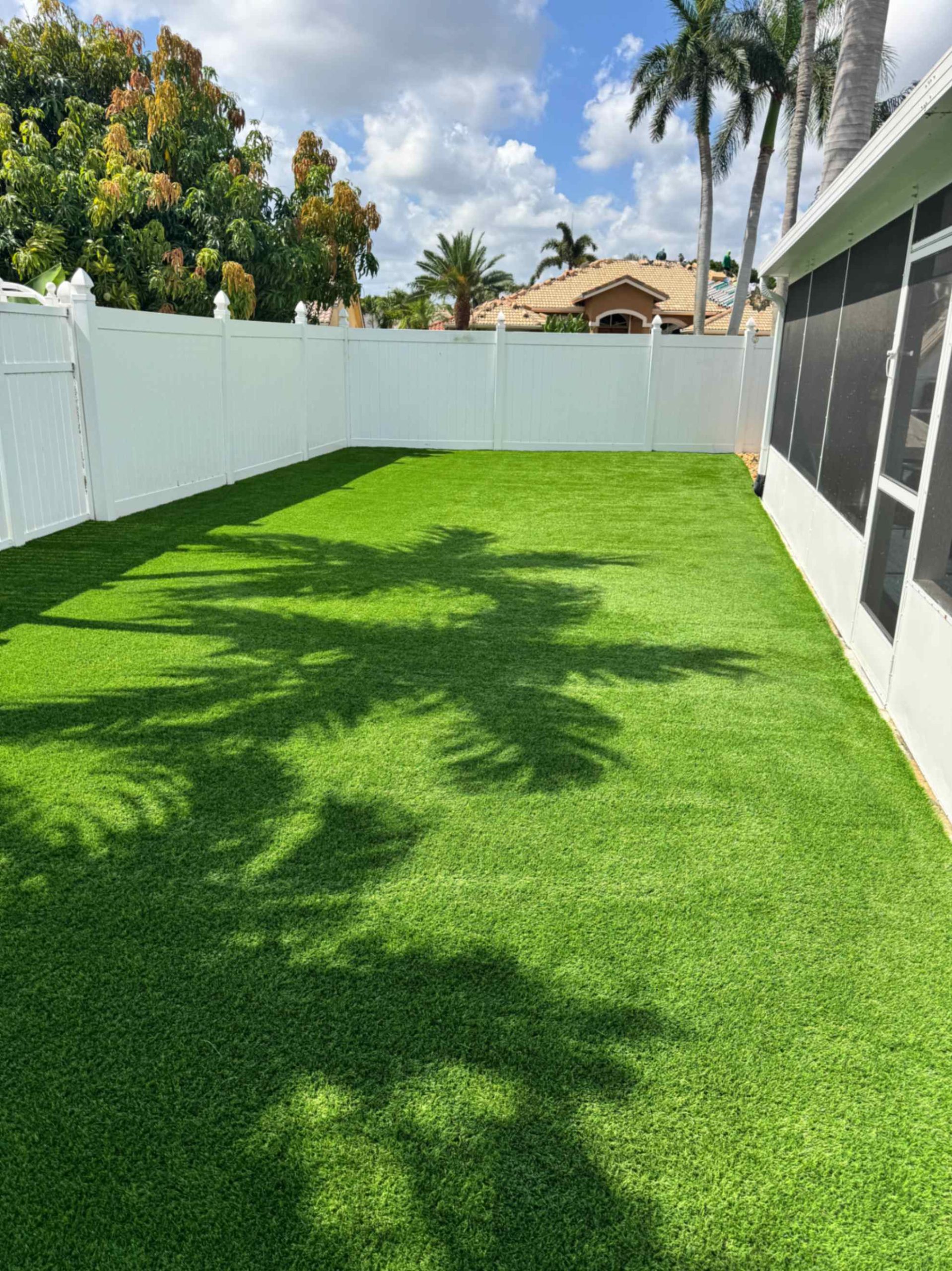 synthetic-grass-cleaning-palm-beach